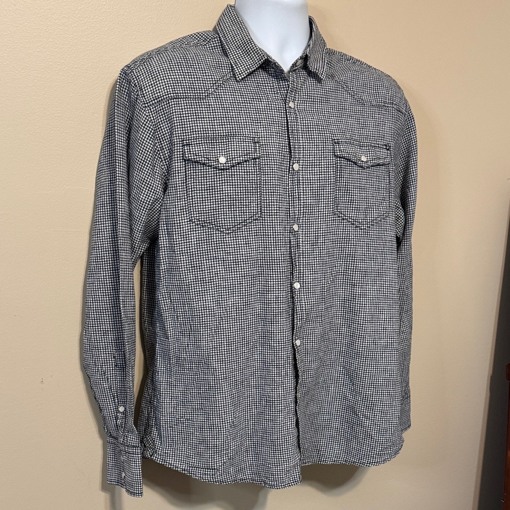 Men's Black & White Check Long-Sleeve Button-Down Shirt